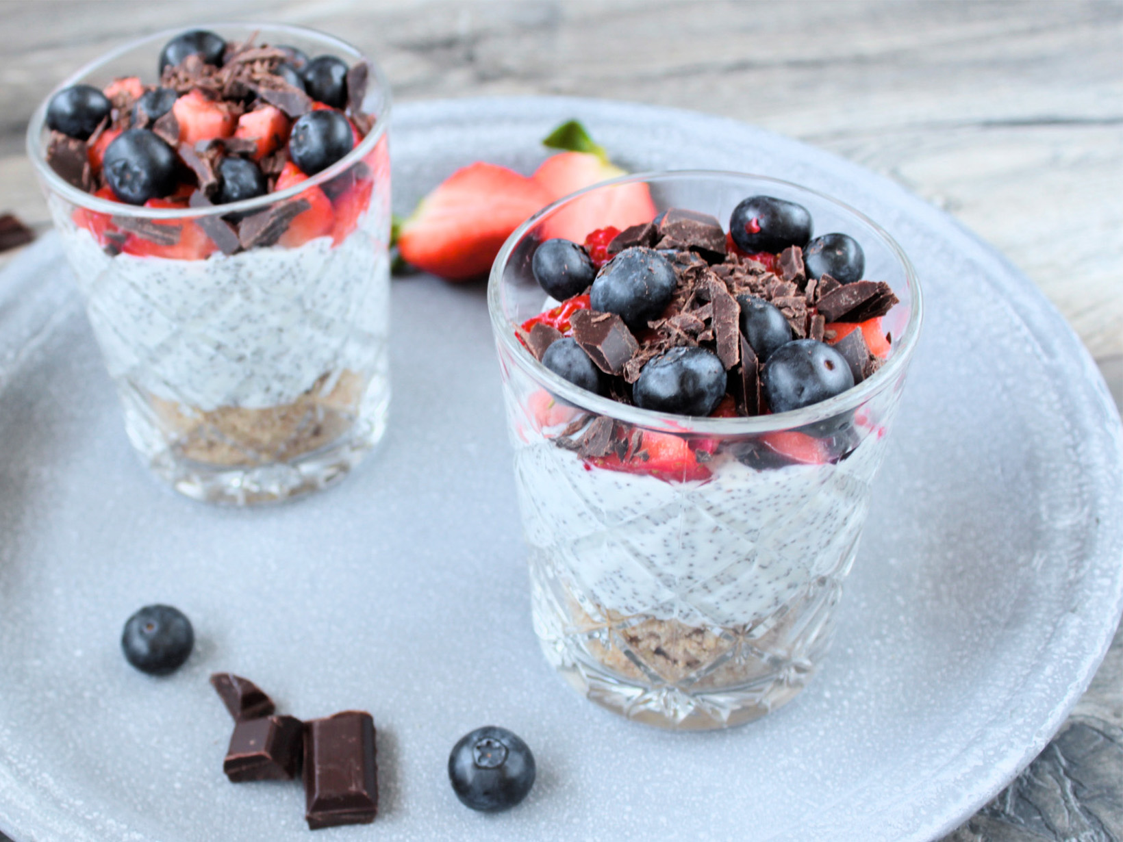 beeren trifle, erdbeer dessert im glas, erdbeerdessert im glas, schnelles dessert im glas mit Joghurt,schnelles dessert im glas, dessert im glas schnell, nachtisch im glas schnell, schnelle desserts zum vorbereiten im glas